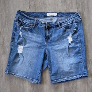 Torrid medium wash distressed bermuda shorts Sz 18